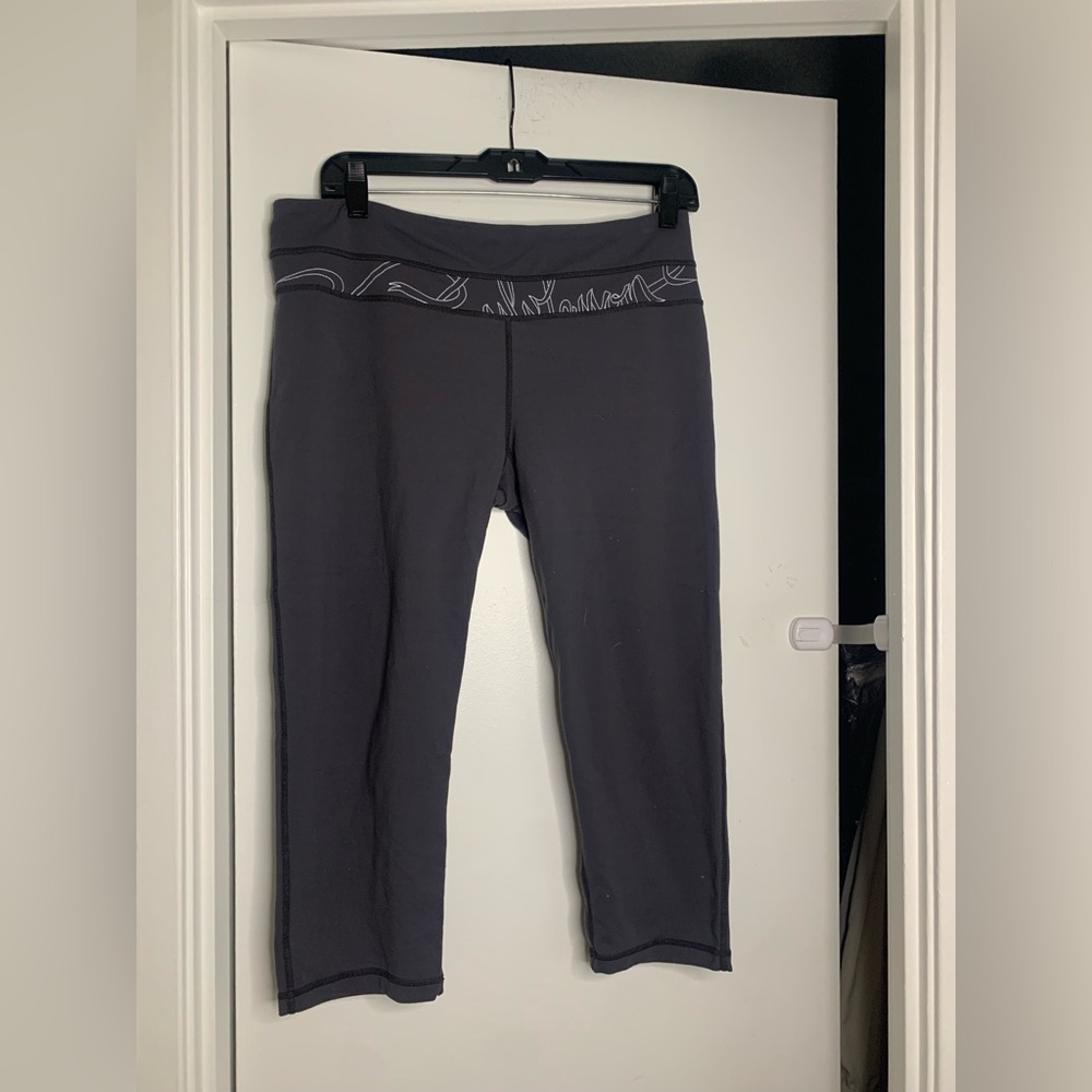 lululemon Winder Under Cropped Grey Leggings With White Graphic Print Size Large